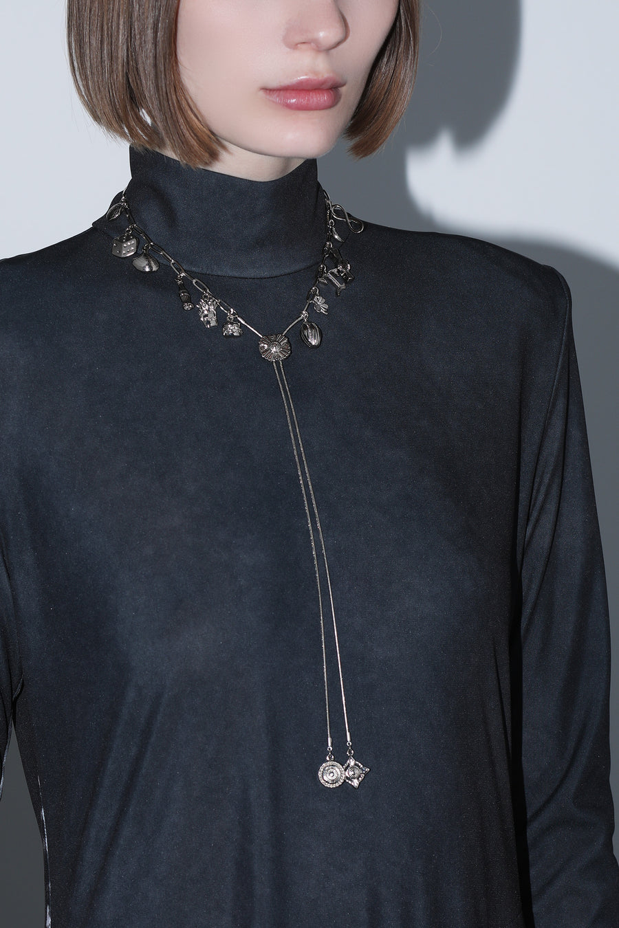 METAL MOTIF LOOP TIE – TOGA ONLINE STORE