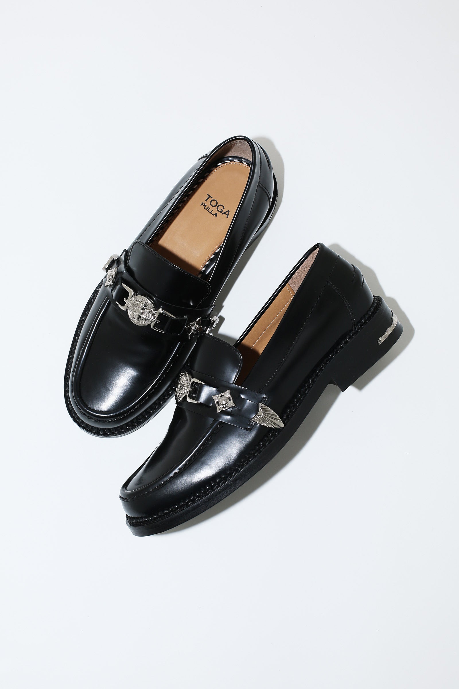 トーガプルラTOGA PULLA Studs loafer - ローファー/革靴